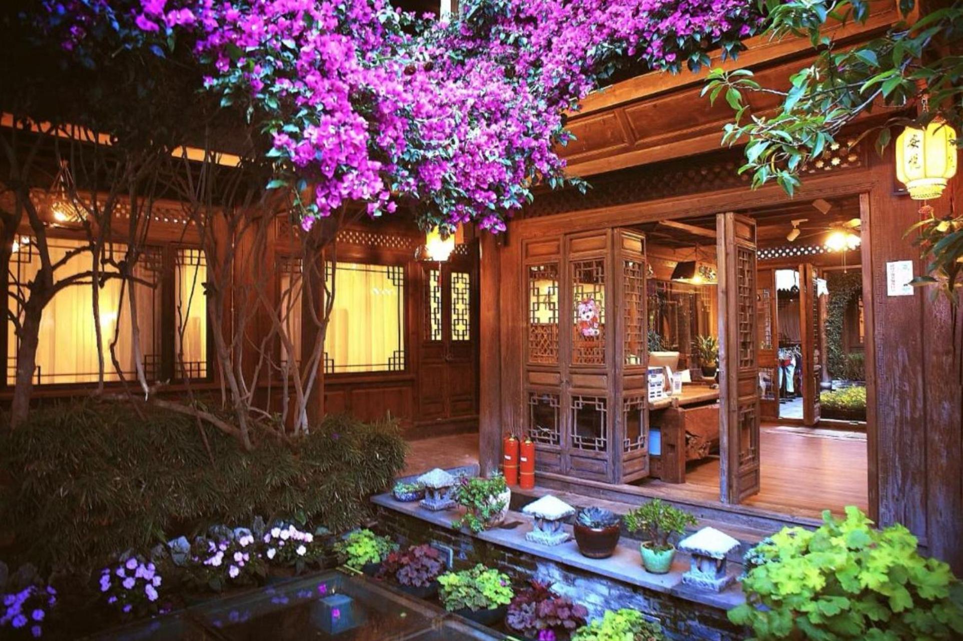 Big Tree Guesthouse - Naxi Old Style Lijiang  Exterior foto